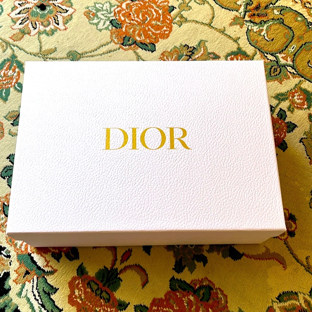 New Christian Dior white Pebble Textured box